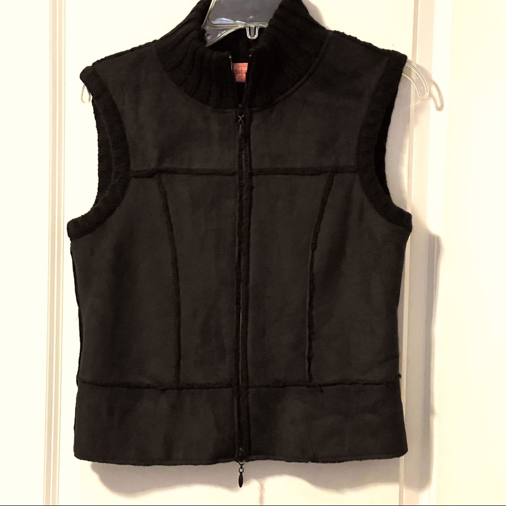 NWOT Black Faux Sheepskin Suede Zip Vest Sweater Back JJ Forever M